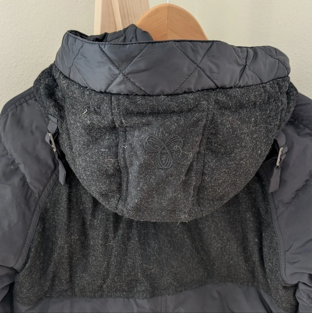 Aritzia TNA Zipper Front Hooded Down Fill Wool Trim Waterproof Puffer Jacket - Picture 9 of 12